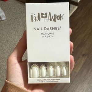 Red Aspen White Nail Dashes